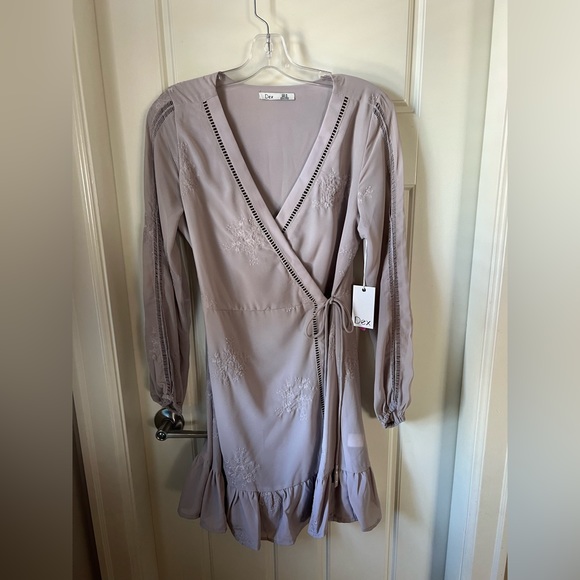 DEX // Crochet Insert Wrap Front Mini Dress // Sz M // BNWT - Picture 2 of 3